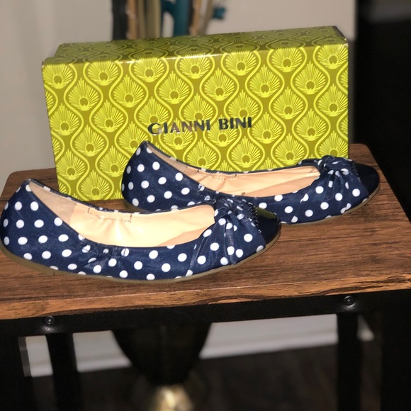 Flats - Picture 3 of 5